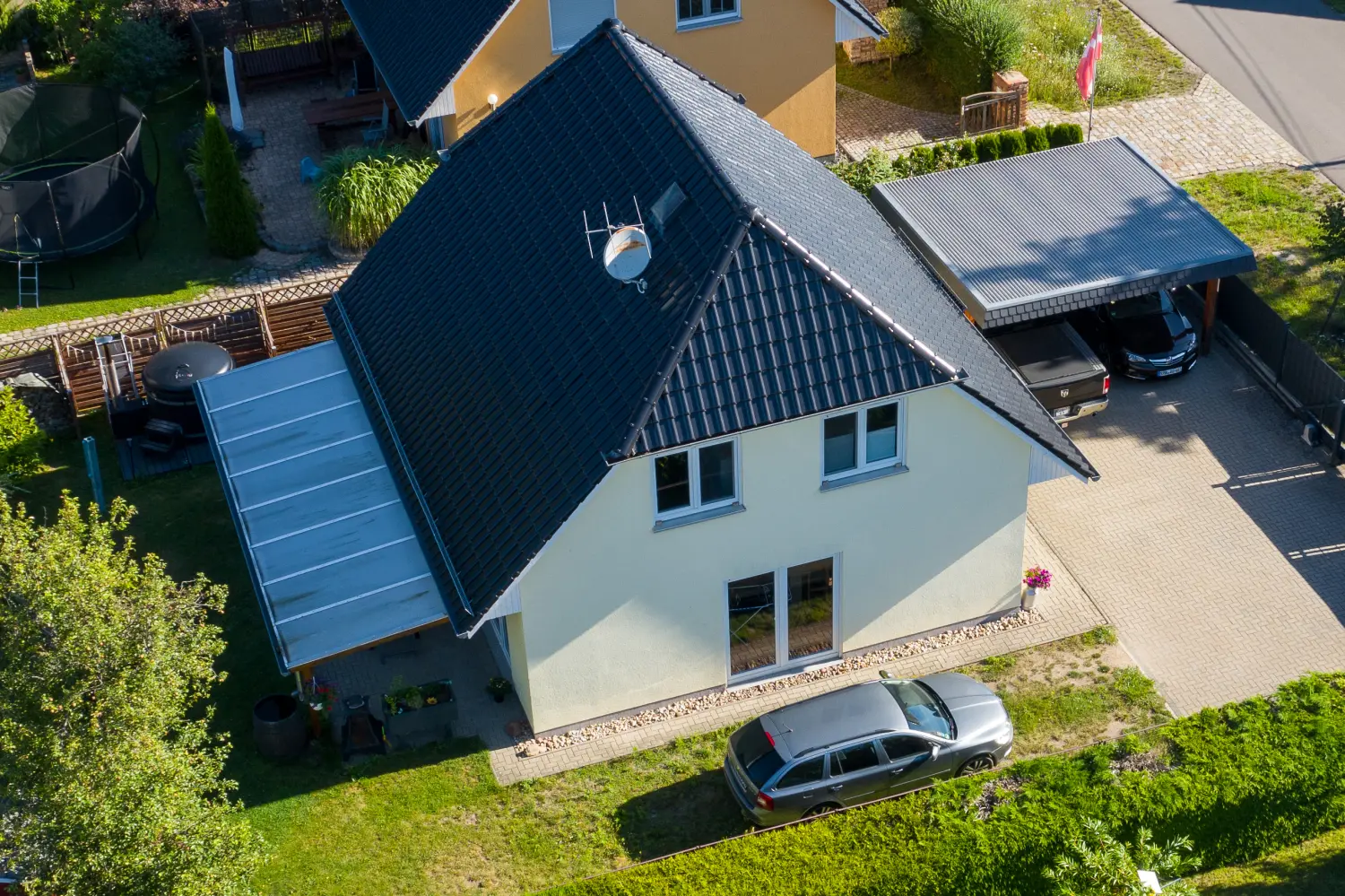 Drohnenblick, Drohnen-Fotoshoot eines Hauses